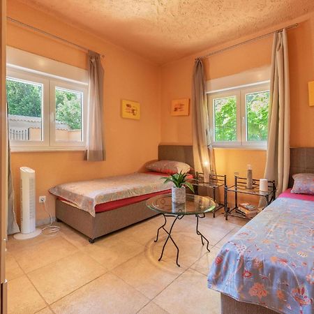 Cozy Home In Vrsi With Wifi Luaran gambar