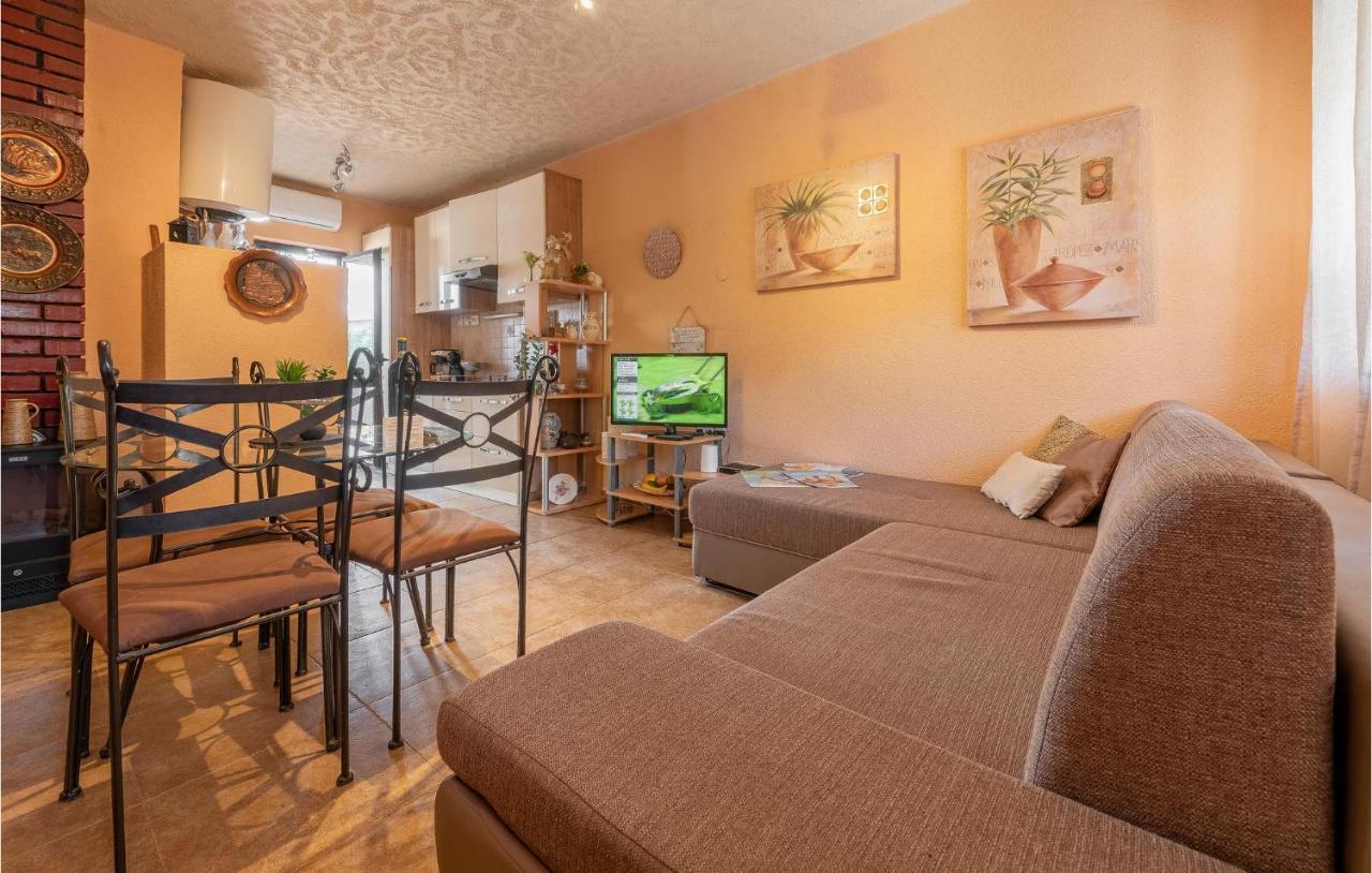Cozy Home In Vrsi With Wifi Luaran gambar