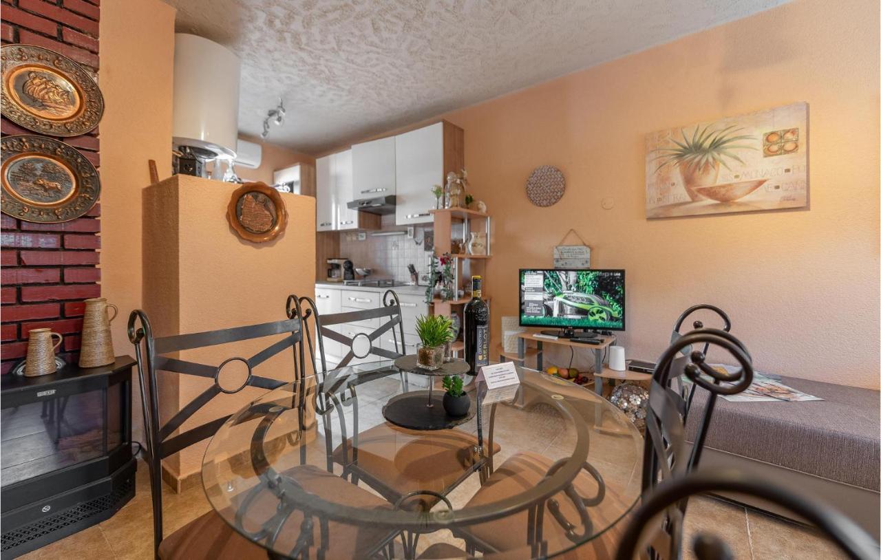 Cozy Home In Vrsi With Wifi Luaran gambar