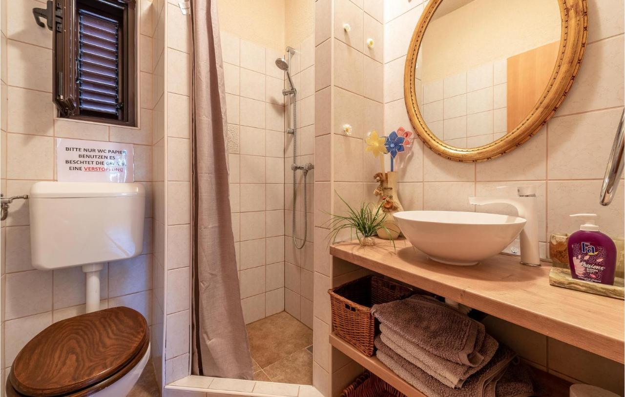 Cozy Home In Vrsi With Wifi Luaran gambar